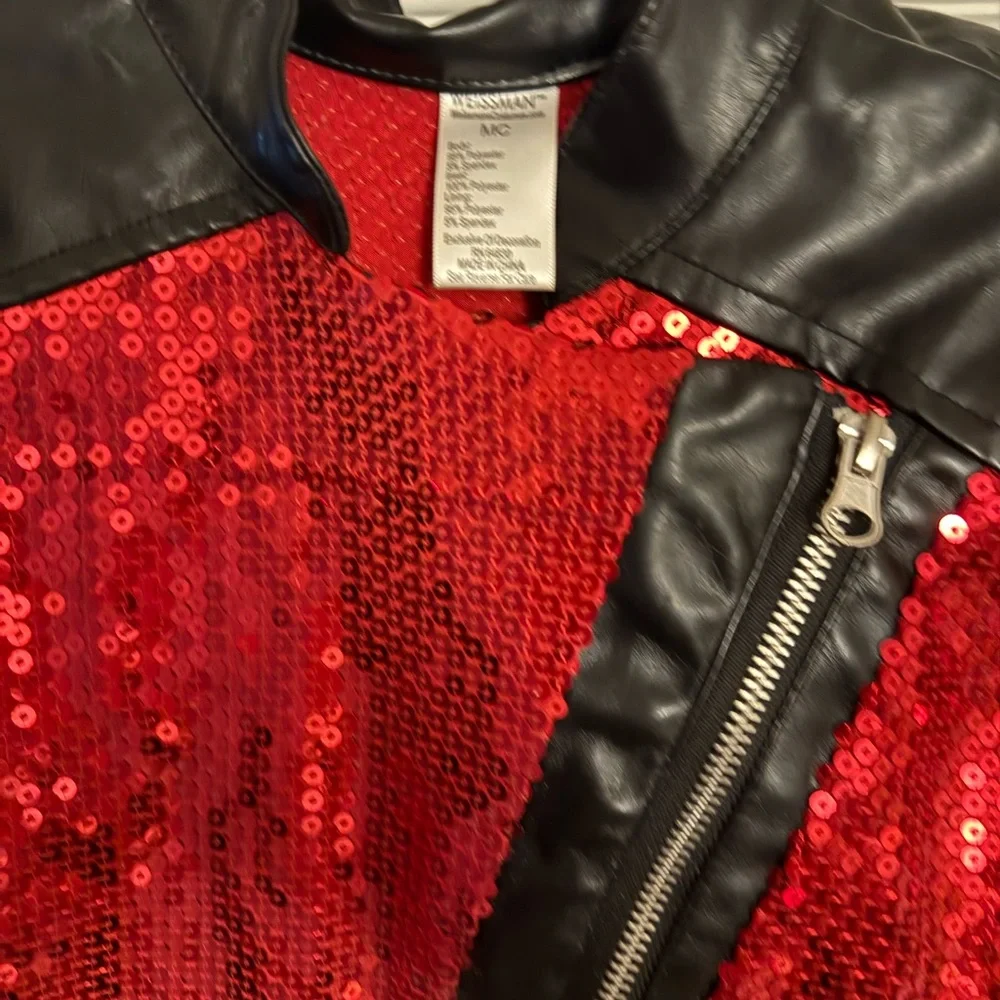 Red performance jacket - Picture 2 of 3